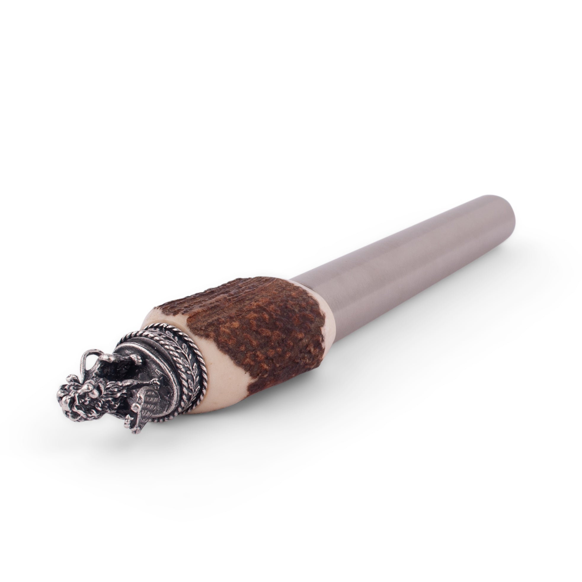 flachmann-lederhose-bayern-loewe2