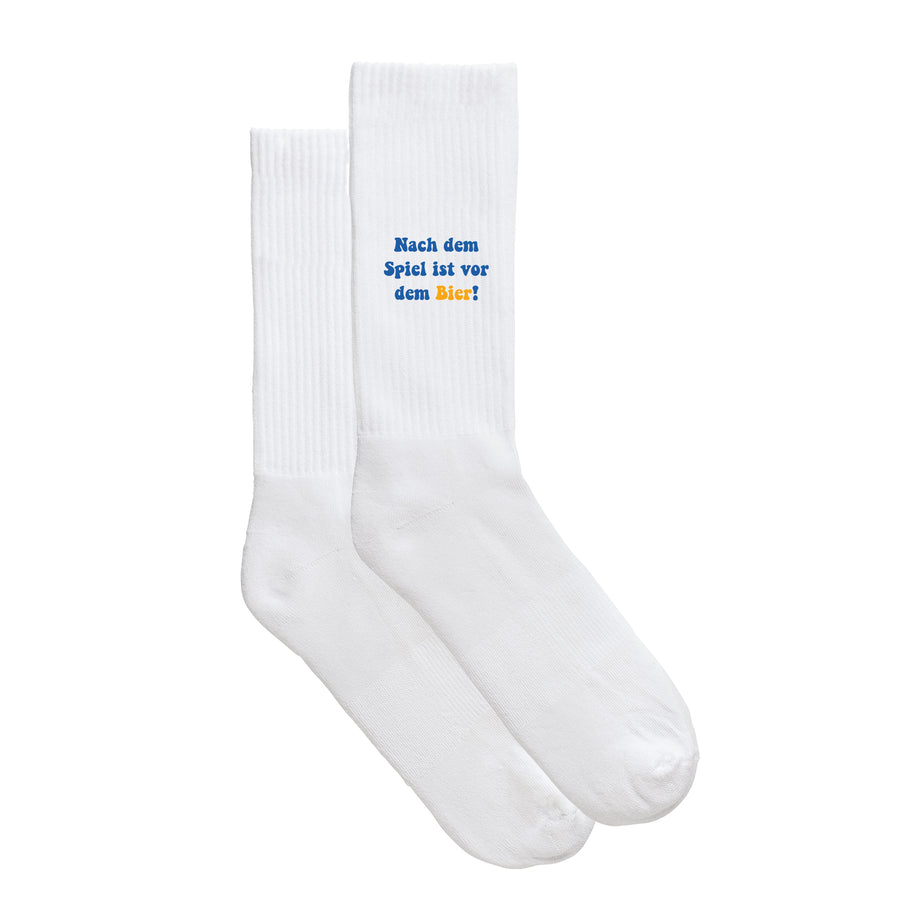 Sportsocken "Nach dem Spiel ist vor dem Bier!" von meinherzschlag – Produktbild 5 von 6.