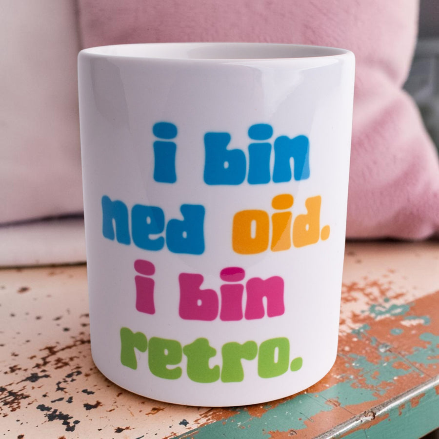 Tasse "I bin ned oid. I bin retro." von meinherzschlag – Produktbild.