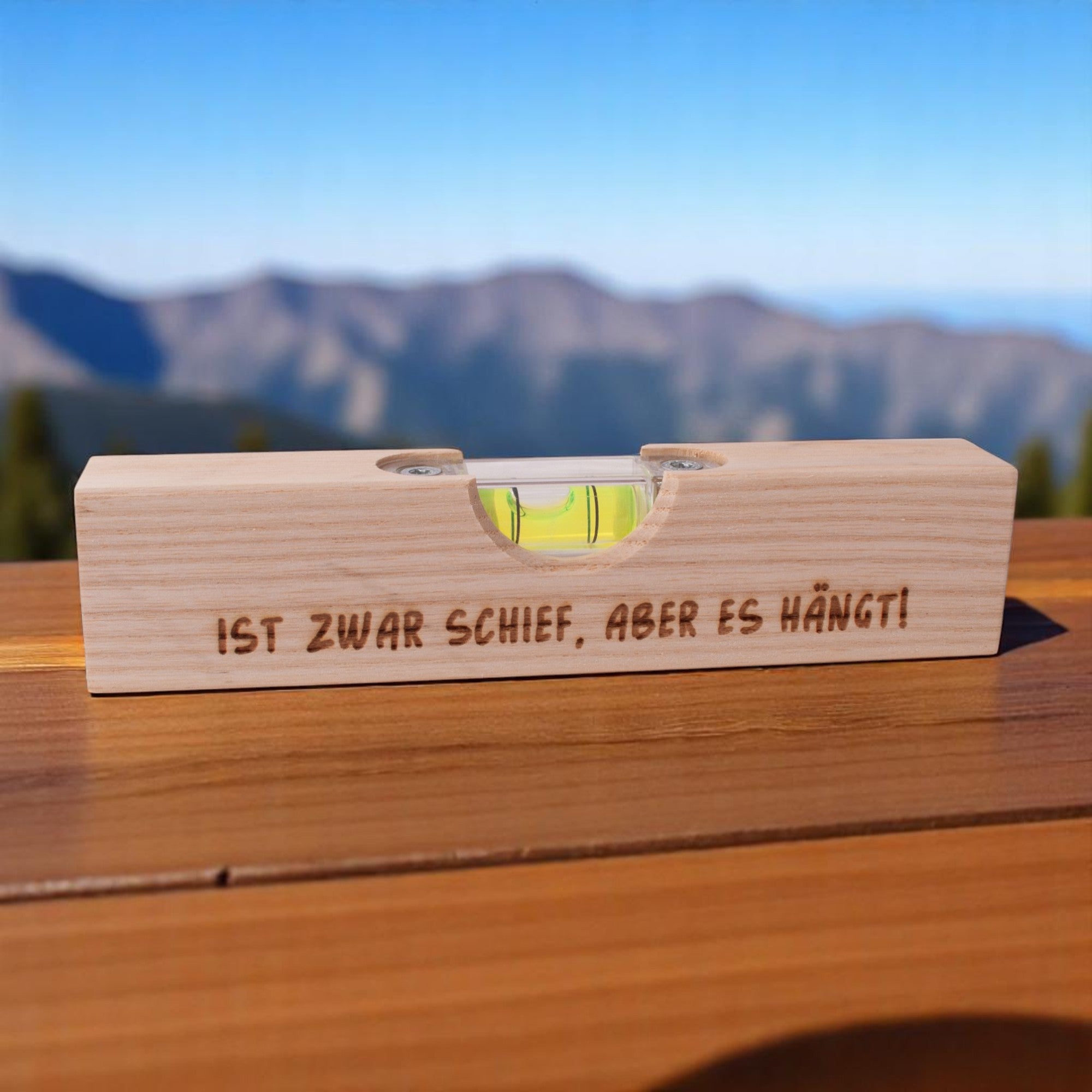 Wasserwaage "Ist zwar schief, aber es hängt!"