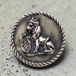 Ansteck-Pin "Bayernlöwe" von meinherzschlag – Produktbild 3 von 3.