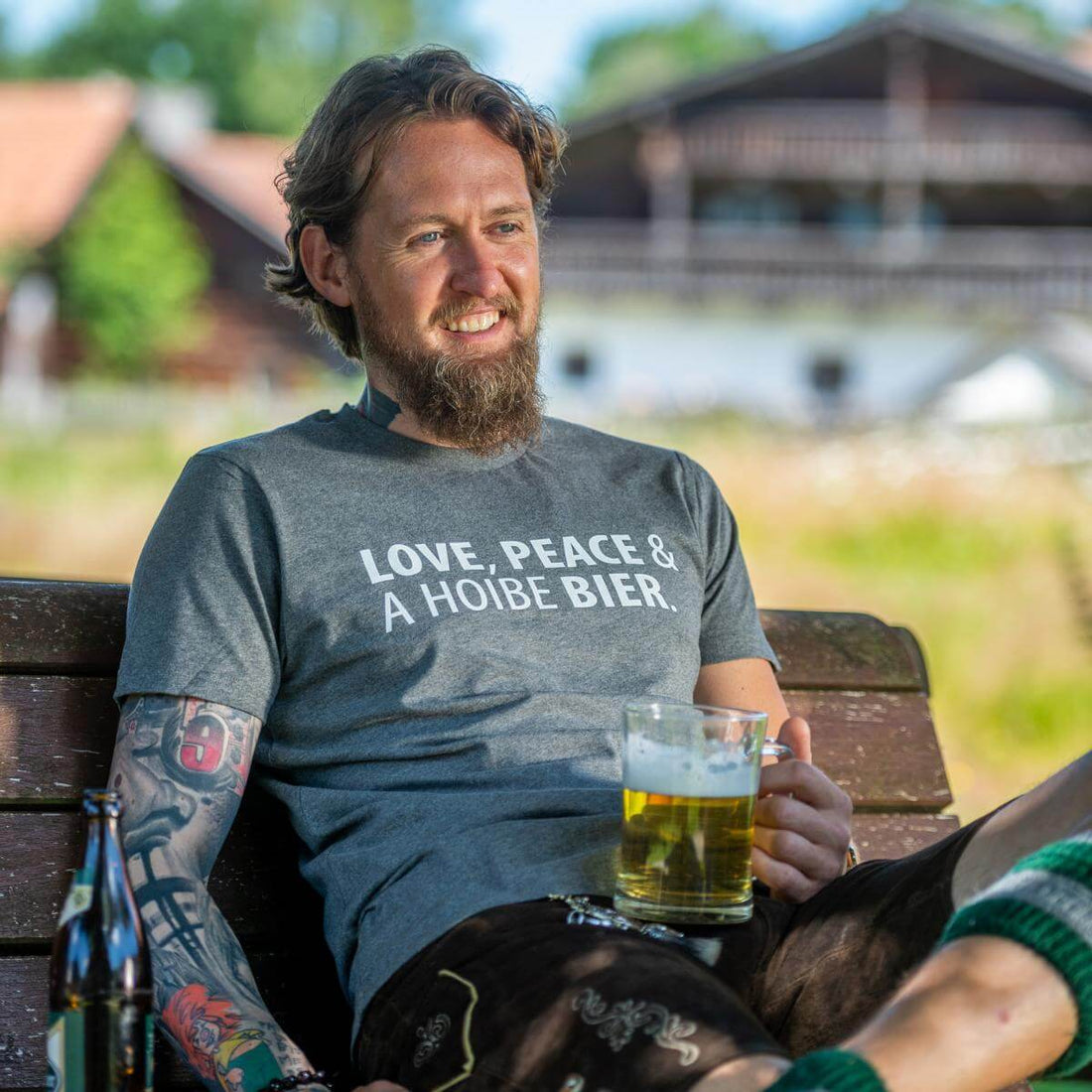 Herren - Shirt "Love, Peace &amp; A Hoibe Bier" - meinherzschlag.de
