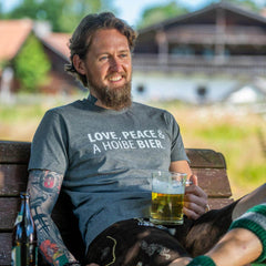 Herren-Shirt "Love, Peace & A Hoibe Bier"