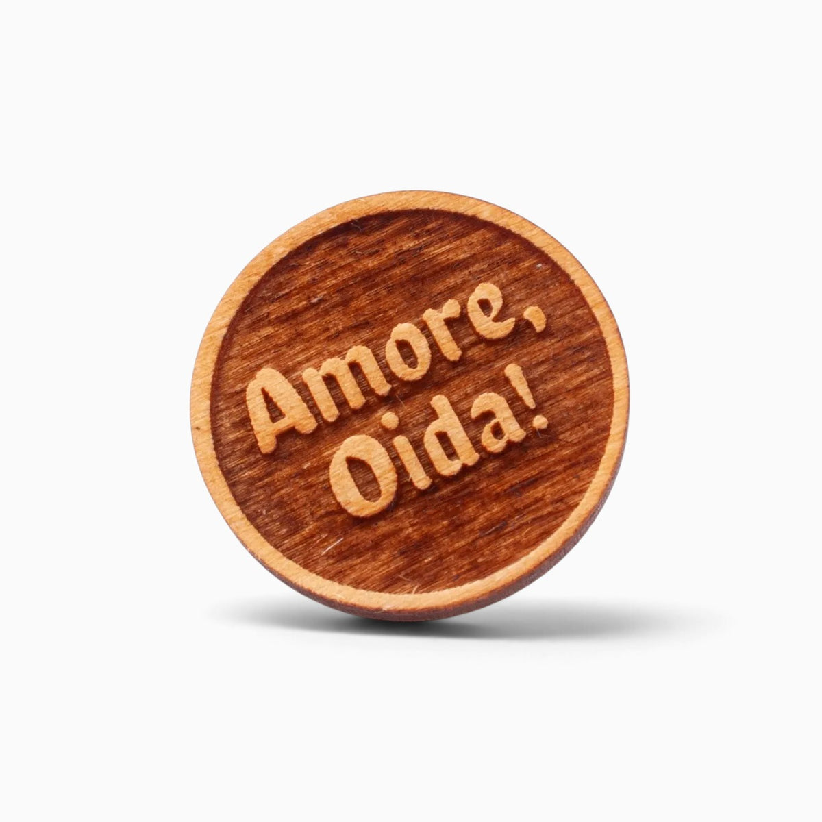 Holz-Ansteck-Pin "Amore, Oida!"