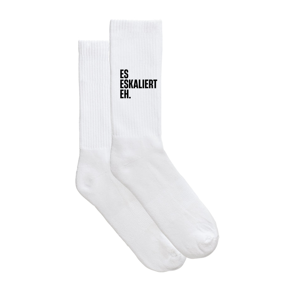 Sportsocken "Es eskaliert eh." von meinherzschlag – Produktbild 5 von 6.