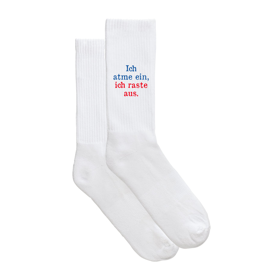Sportsocken "Ich atme ein, ich raste aus." von meinherzschlag – Produktbild 5 von 6.
