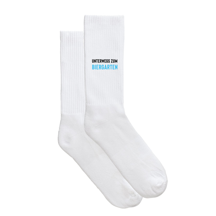 Sportsocken "Unterwegs zum Biergarten" von meinherzschlag – Produktbild 5 von 6.