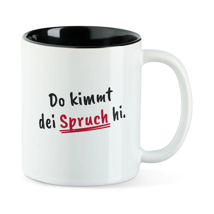 Weiße Tasse mit schwarzer Innenseite und dem Beispielspruch „Do kimmt dei Spruch hi.“ mit rotem Unterstrich.