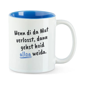 Weiße Tasse mit blauer Innenseite und dem bairischen Spruch „Wenn di da Mut verlosst, dann gehst hoid alloa weida.“ in Pinselschrift.